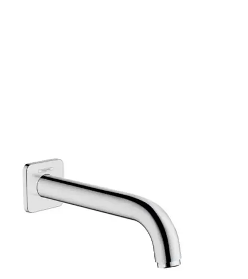 Wannenarmatur in Chrom von Hansgrohe, mit geschwungenem Auslauf und quadratischem Montage-Element, auf einem einfarbigen Hintergrund.